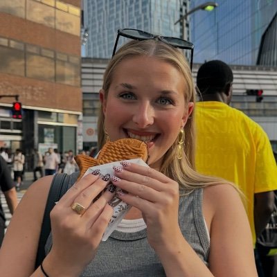 stars_hele's profile picture. J’crois tous les mirages, la tête dans les nuages ☁️
🎶Regarde comme tout est beau, faudrait pas tout gâché ✨