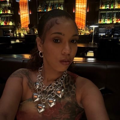 iamasiabanks's profile picture. 