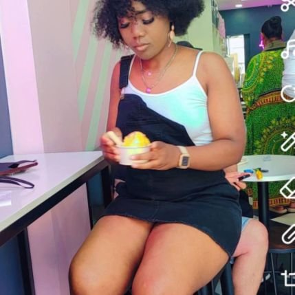 fafaWekuELO's profile picture. 🇿🇼🇺🇸Confidante🎓.The soft spoken fafa☺️A walking Red flag 🚩 🙃I have difficult relationship with truth 🤗 This user doesn't Date 👐🙌