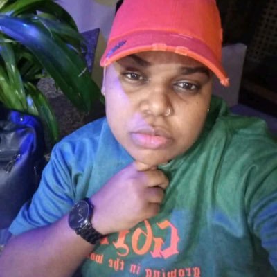 the_king_cacata's profile picture. Por muy alta que sea una montaña, siempre hay un camino hacia la cima. ..