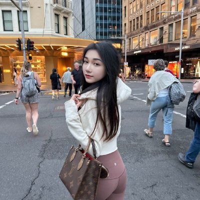 TRG4MLPdYlGYPt0's profile picture. Loves freedom, dreams, and independence