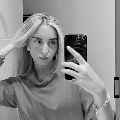 helen_doyleE12's profile picture. If you remember to be polite, learn to listen instead of talk, and try and have fun #politics #adventure #pets 🇺🇸🇩🇪