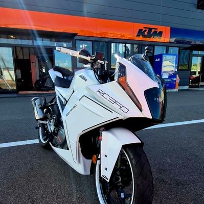 daRoC_VII's profile picture. RC390(ダサンキュ丸)  バイク初心者の域にすら達してませんが是非皆さんと仲良くしたいです！ 1991年式♂