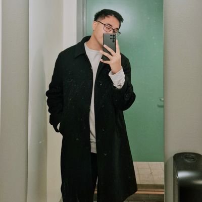 SirensHost's profile picture. 🎶 Music lover | 🤍💙🖤 | 👨‍⚕️ Future RN | 🌟 6'0 | ♑ Capricorn | 🔥 Not just existing, evolving

Calm like the sea, wild like the storm beneath.