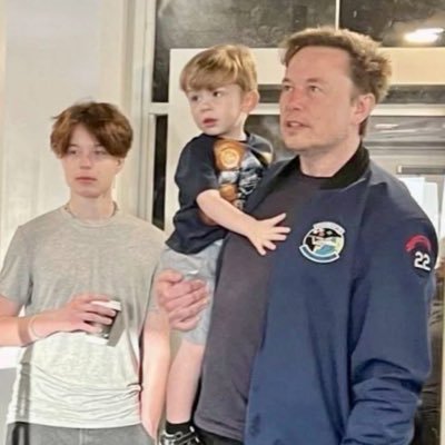 moon14835798's profile picture. 🚀spacex.Cto&Cl0 ol lesla.Cto and product architect | Hyperloop .Founder of The boring company 09 ICO-Founder-Neturalink, OpenAl