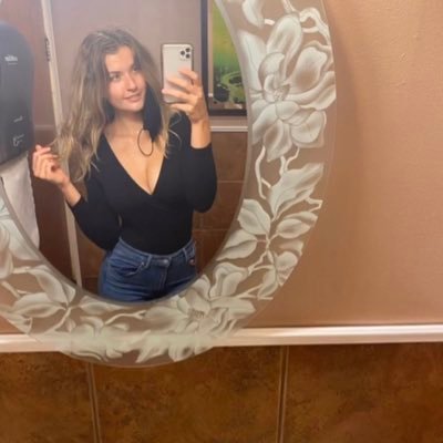 channelw856's profile picture. Single • Smiling through life 🌸💋 | Coffee ☕ + Good vibes ✨ | Lover of sunsets 🌅 & deep talks 💭 | Catch flights not feelings (well… maybe both 😉✈️❤️)