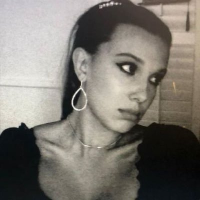 moonylilla's profile picture. ☙she/her❧.♍︎☾mileven𐬿🜸billie eilish𖤐ꨄ 🐚