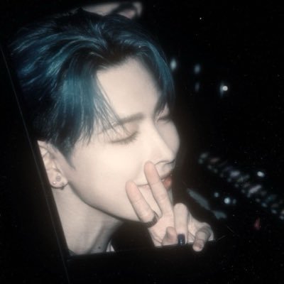 jwyvour's profile picture. blond topaz enthusiast