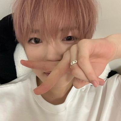 junshushy's profile picture. professional yearner for jeonghan and yangyang 🙂‍↔️

mostly Nct and Svt. 🫄