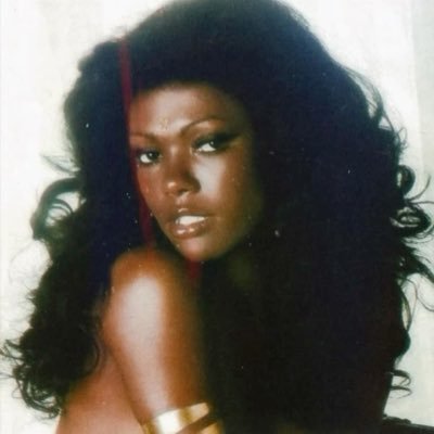 tswbzzz's profile picture. all weapons formed against me gotta jam. worthy. Love, it really is always the answer. 🔁 upward! 🍂🌞✨