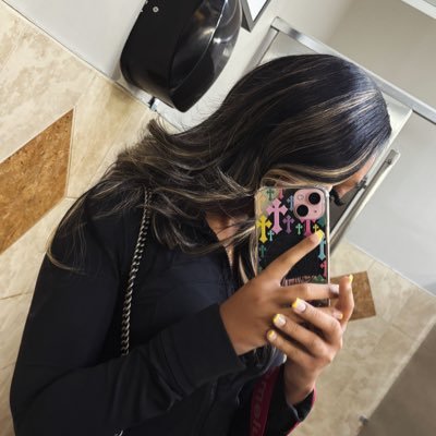 madeindym's profile picture. Gorgeous gal 🩷