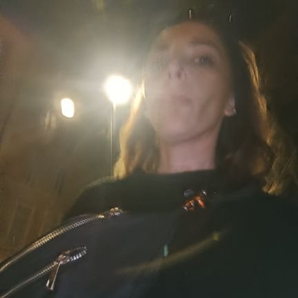 Sibrence's profile picture. Bonjour je tweet seule pour une TL qui me calcule pas. Bienvenue