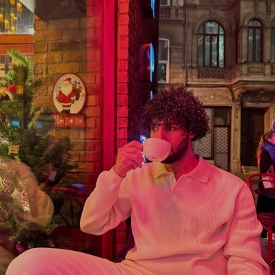 _eltantawy__'s profile picture. طَالِبُ هَنْدَسَة يَبْحَثُ عَنِ الحَيَاةِ وَالحَقِيقَةِ.