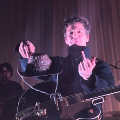 compromisechlo's profile picture. 