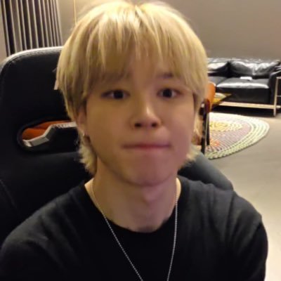 lovewithv7's profile picture. take me to the lakes i hate it here