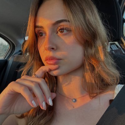 capsincap's profile picture. güya her seyin farkındasınız