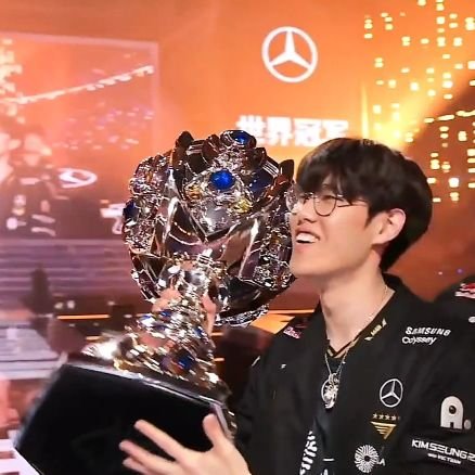 Be_yon_'s profile picture. 문오너🐯 방송 및 영상 클립계정🎬 / 클립 도용 재가공 로고크롭 굿즈제작 등 전면 금지 / 따봉 호랑아 고마워🐯🍀 / 성인 티밀리 / 22년 스프링 입문 / 디자인(포토샵 일러스트) 작업가능/
스핀💌 : https://t.co/gbjwBnGLQJ