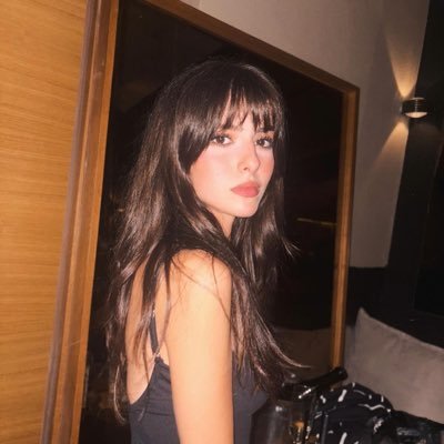 Avenuesrue's profile picture. ليس المؤلم ان يكون للإنسان ثمنٌ بخس، بل الألم ،كل الألم ان يكون للإنسانِ ثمن.