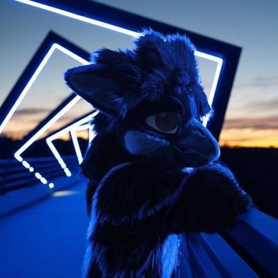 NataniVersi's profile picture. The definition of bird brain. Big into VRchat, so if anyone want to hang out, hit me up | 27 | Suit makers: @2ScreamingCrows | AD account: @NataniVersiAD