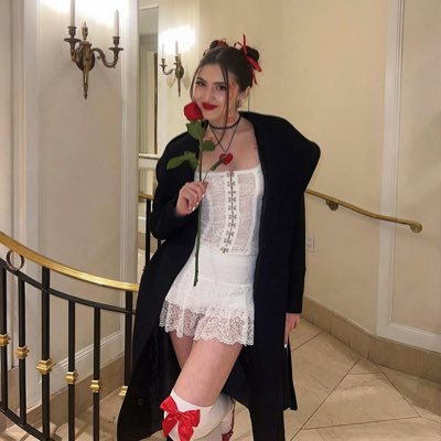 SpicyLikeUrMom's profile picture. The better sibling, obviously. #Unholy #MidnightBallerina