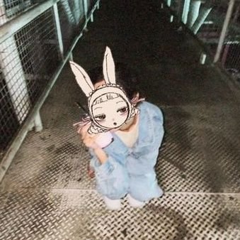 Itscru26's profile picture. ㅤ⋆
My dad said everyone has a beautiful
side, so I guess I'm a circle.