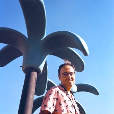 Whoismovingon's profile picture. ادایی. جستجوگر زیبایی. کند. خانواده‌دوست و معتقد به احترام به بزرگتر. بد دهن اما خانگی. کاربر وفادار دیسکاگس. علاقه‌مند به دوش‌کباب و آلبالو. مرید اریک کانتونا.