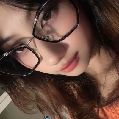 vieminth's profile picture. i love my red side | new hobby is kiss with him brutally🔞