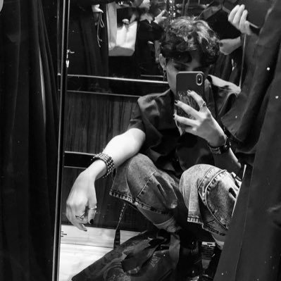 xe_2r's profile picture. 