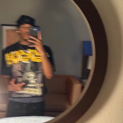 lznnique's profile picture. 21| new here 757