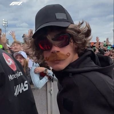 ____muji69's profile picture. pasa el tiempo y ahora creo que el vacío es un lugar normal