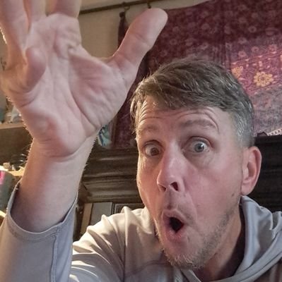 ArloElias's profile picture. Artist, Free thinker, Anti-globalist, adept in the flux..constant gardener..alchemical masterpiece.