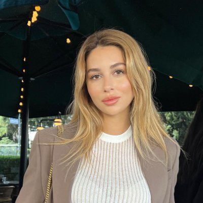 beariously_rb's profile picture. Sunflower petals are always hot.