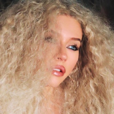 iloveaguilera's profile picture. Notícias e rants aleatórios sobre a vida e carreira de @xtina 🔔 Não esquece de ativar o sininho pra me ouvir reclamar em primeira mão