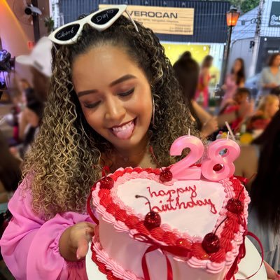 amorimdaiane1's profile picture. • Acima de tudo Rubro-negro 🫶🏼    • Fã do RBD (prazer, Roberta Pardo) 💋 • Duble de torcedor do Boston Celtics ☘️