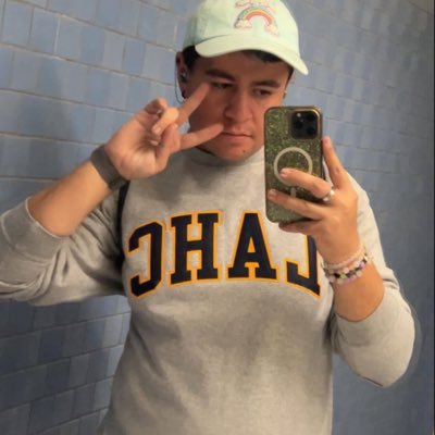 Umbrini's profile picture. hi. im annoying and hate a lot of things.