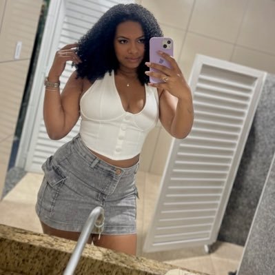 Emilly_Moura9's profile picture. •Sagitáriana🏹