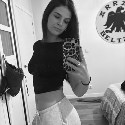 _helenixe's profile picture. priv: @helenyeah_ // ig:heelenars_ 💙💙💙