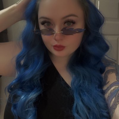 MiaWanKenobi's profile picture. treat people with kindness. feral godmother✨🌈🦋📚🎧🎃