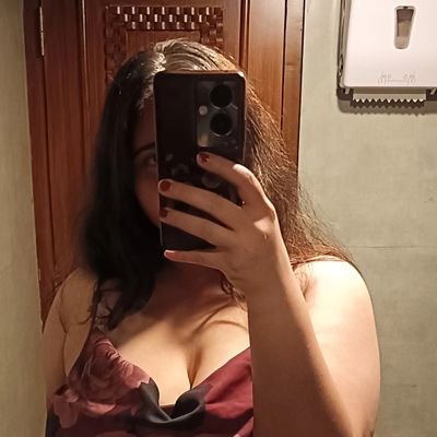 Ashmita121's profile picture. Kaali kaali zulfo ke fande 🖤🌸