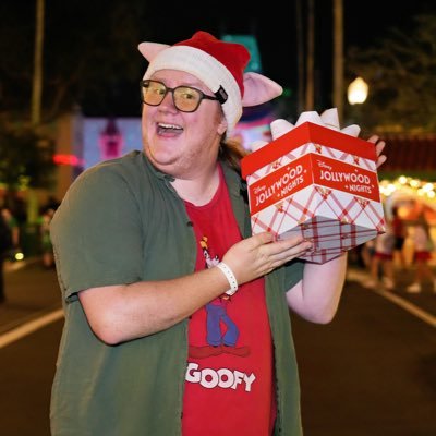 bluegeef's profile picture. I talk about theme parks too much