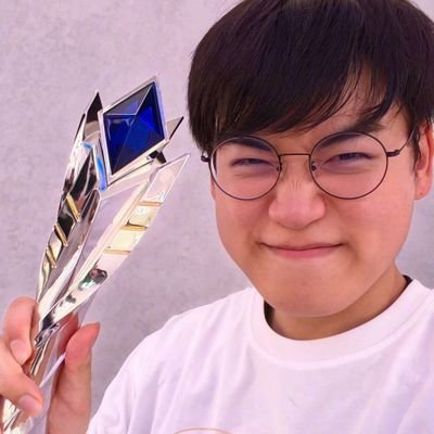 ilvxyy's profile picture. ────୨ #gumayusiwin #hlewin ৎ────