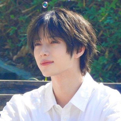 closetojune's profile picture. 