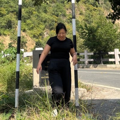 _hheily's profile picture. Frustrated, Pessimistic Bitch in the making.