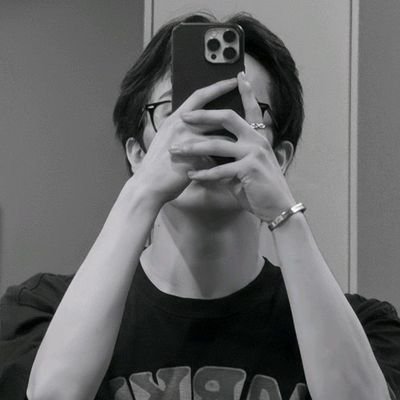 wtermarkle's profile picture. 𝐔𝐍𝐑𝐄𝐀𝐋  ╱ 𝟏𝟗𝟗𝟗 ₊ a man who has a pro-debuter title with rap god skills, singing ability and write songs, 𝐌𝐚𝐫𝐤 𝐝é 𝐋𝐞𝐞.