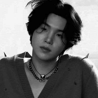 ForMinYoongi93's profile picture. Yoongi focused and my main priority.

SAW YOONGI LIVE 4/27 ♥

I respect all 7, but am not an army anymore.