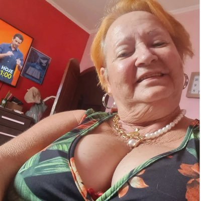 Jenniferr2202's profile picture. DM