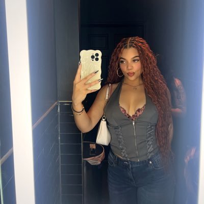 k4yl4h427's profile picture. 𝖙𝖍𝖊 𝖔𝖓𝖑𝖞 𝖜𝖆𝖞 𝖔𝖚𝖙, 𝖎𝖘 𝖎𝖓