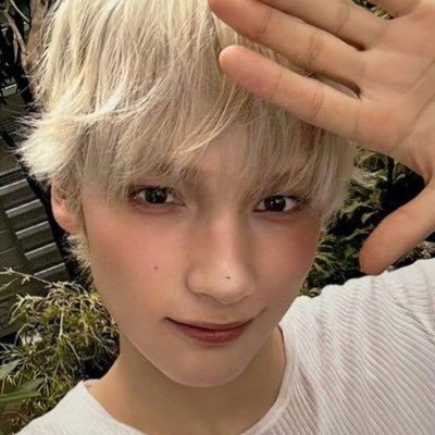 hyukanerd's profile picture. wasn’t gonna drink tonight but i’m missing tubatu like a mf