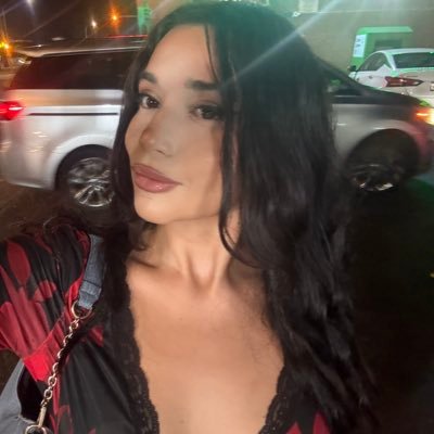 alpinebitch's profile picture. 🎟️