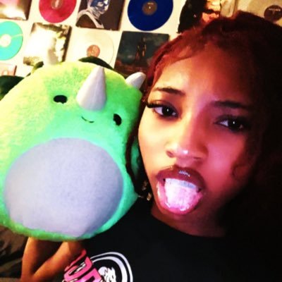 locstarlij's profile picture. i’m a social reject.